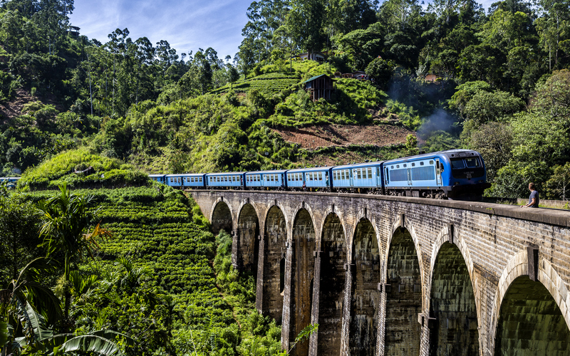 Przejazd pociągiem na Sri Lance to jedna z najbardziej pożądanych atrakcji na Sri Lance